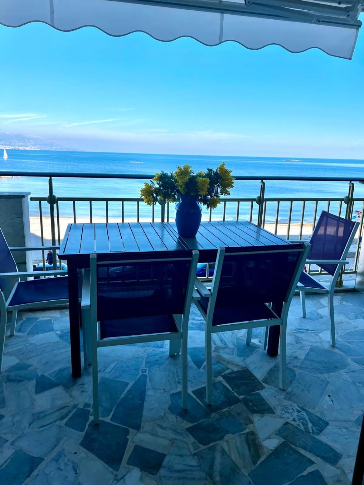 Seafront One Bedroom Apartment With A Terrasse Swimming Pool And A Parking Antibes Exterior photo